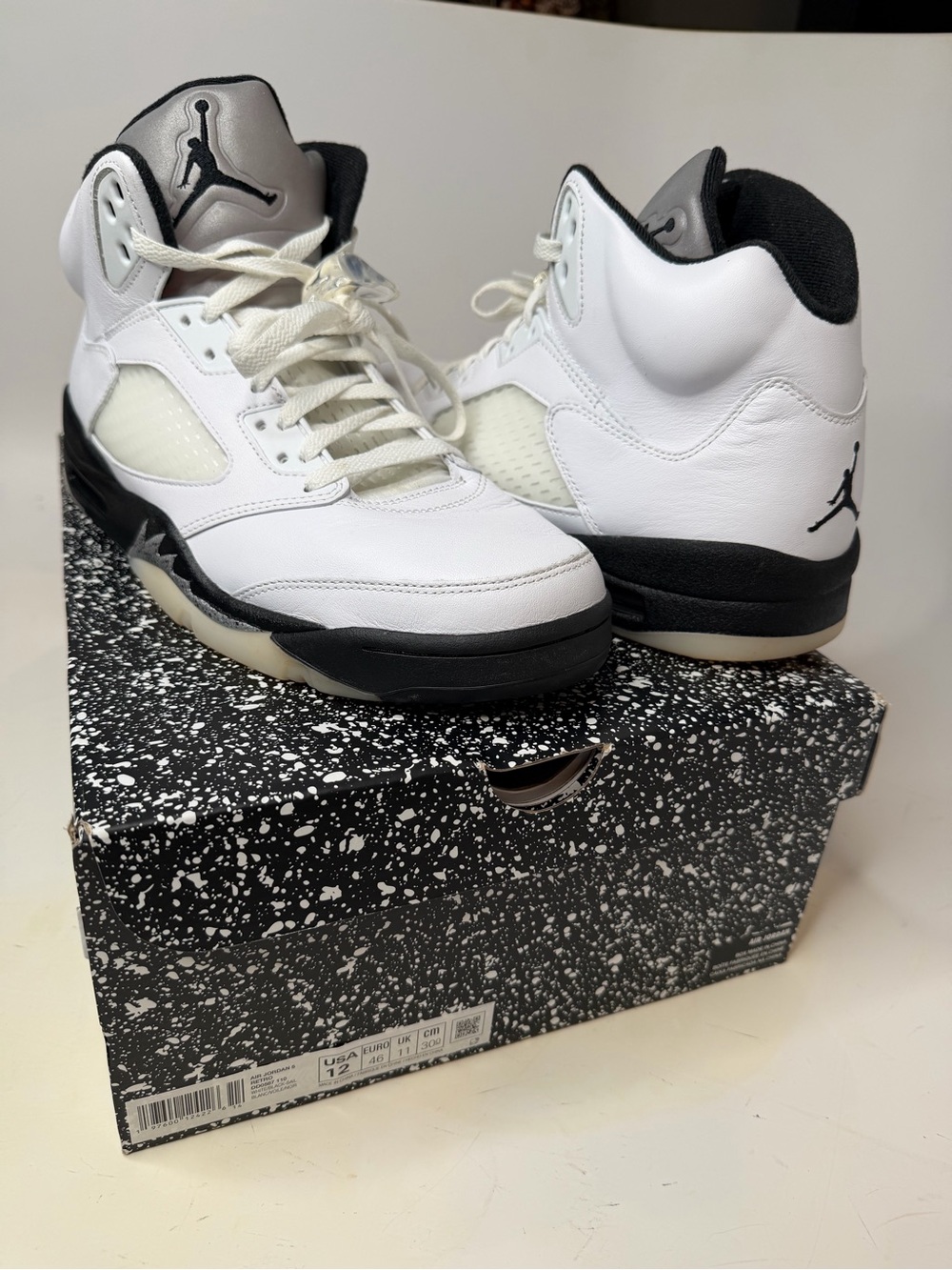 Jordan Men’s Retro Basketball Shoes - White/Black